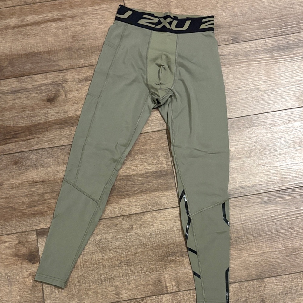 2XU Khaki compression pants